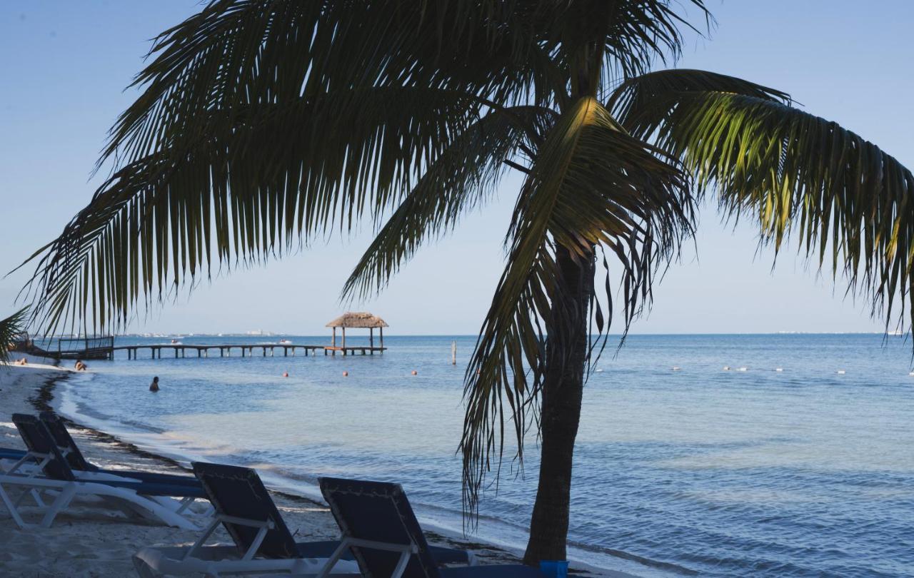 Front Beach Private Room With Shared Bathroom Cancun Ngoại thất bức ảnh