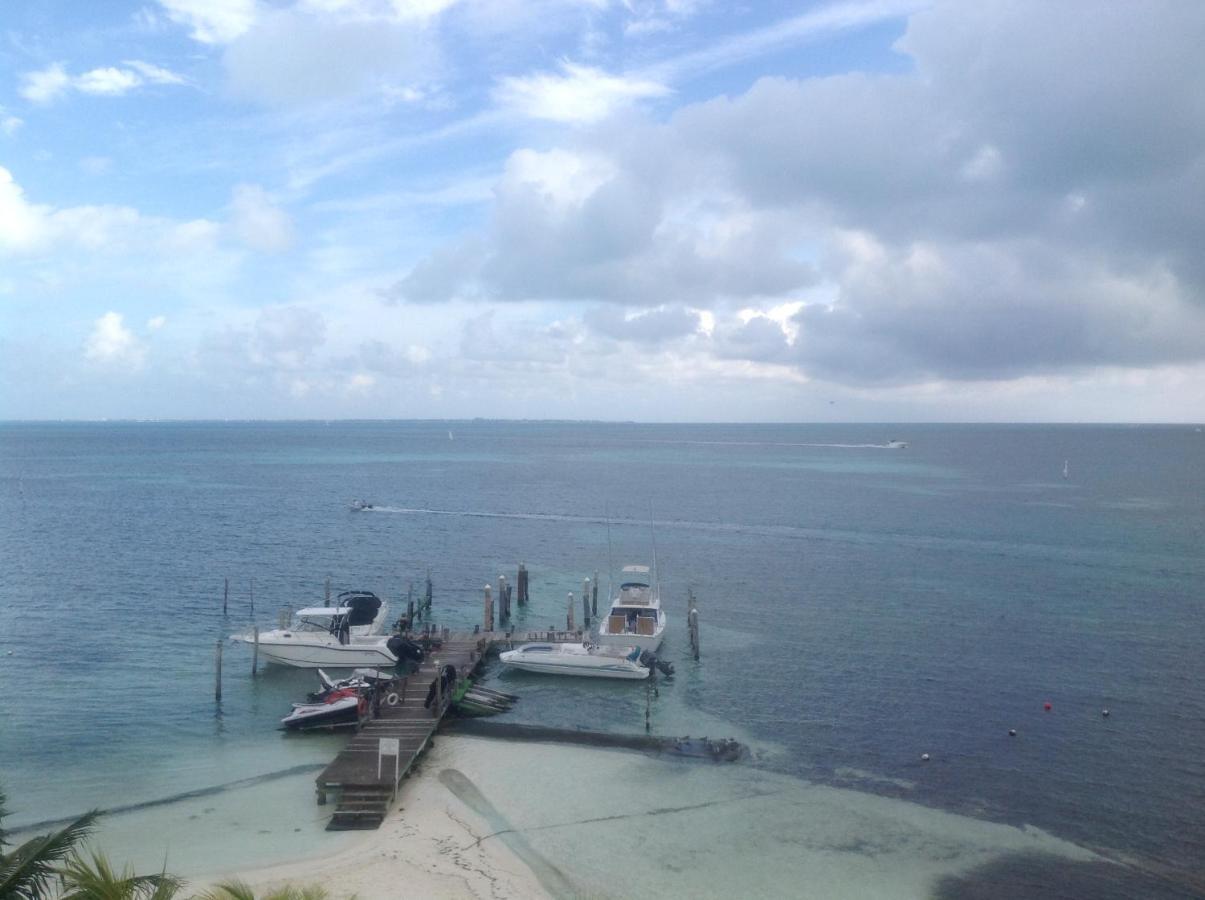 Front Beach Private Room With Shared Bathroom Cancun Ngoại thất bức ảnh