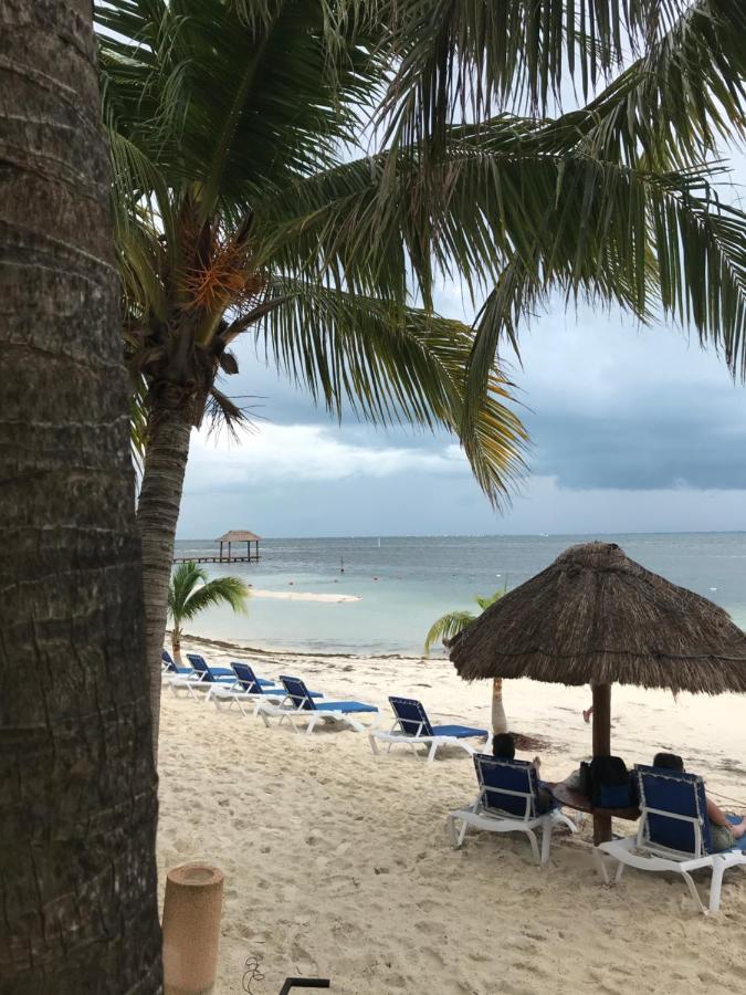 Front Beach Private Room With Shared Bathroom Cancun Ngoại thất bức ảnh
