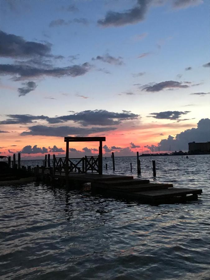 Front Beach Private Room With Shared Bathroom Cancun Ngoại thất bức ảnh