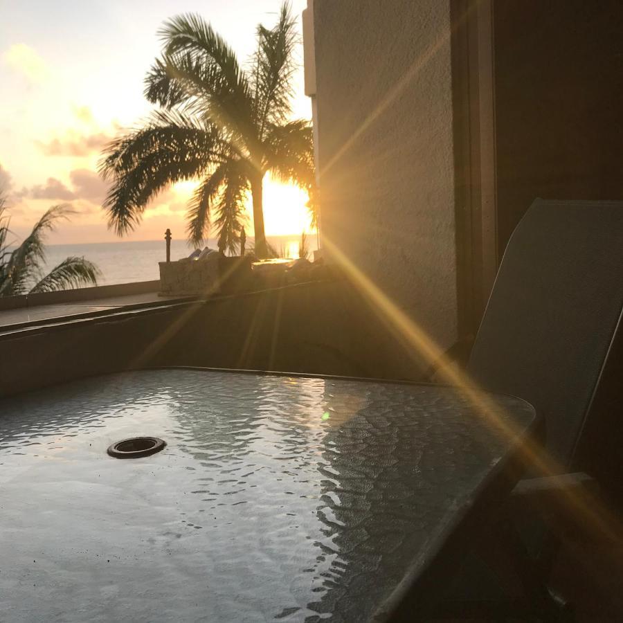 Front Beach Private Room With Shared Bathroom Cancun Ngoại thất bức ảnh