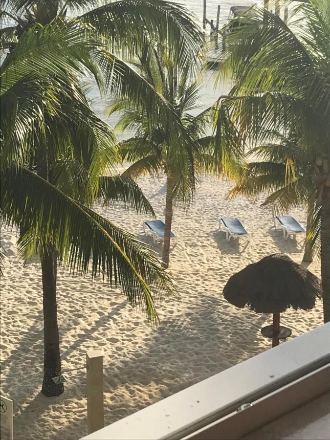 Front Beach Private Room With Shared Bathroom Cancun Ngoại thất bức ảnh