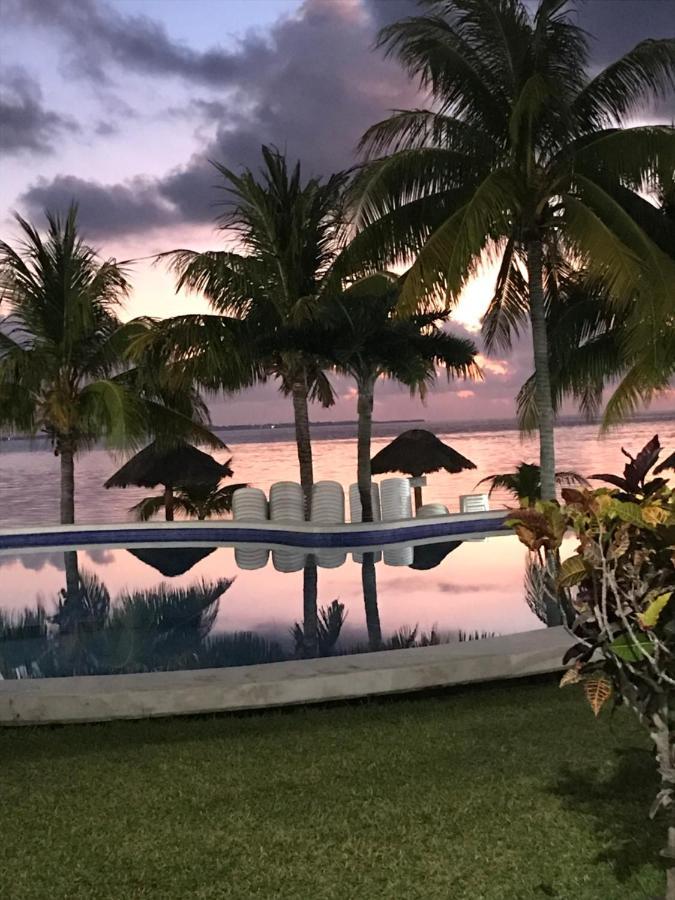 Front Beach Private Room With Shared Bathroom Cancun Ngoại thất bức ảnh
