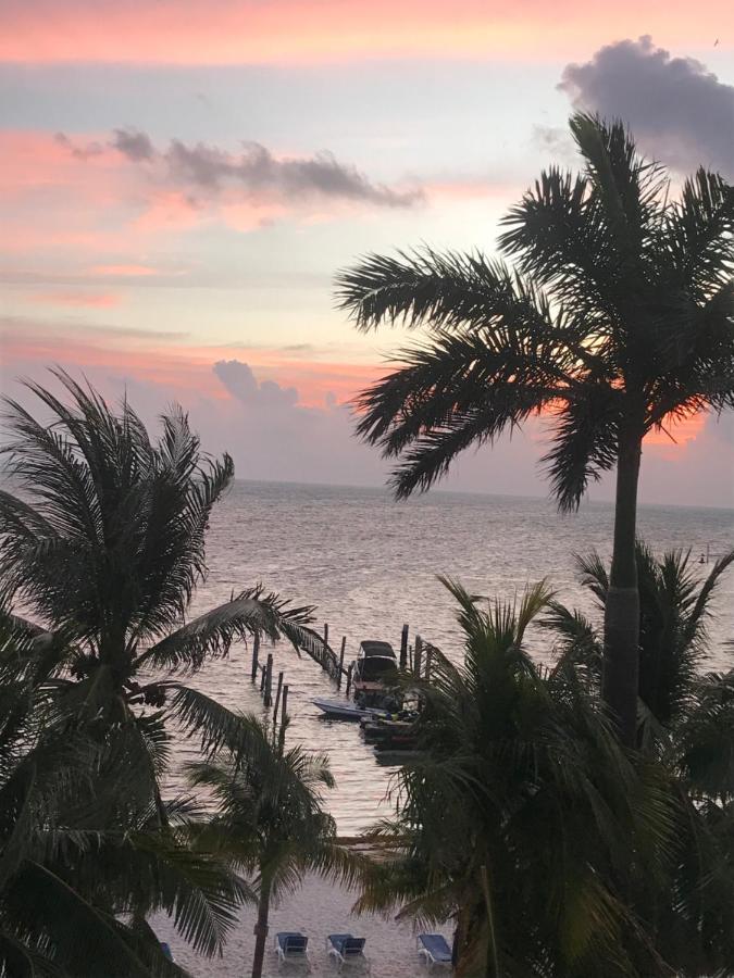 Front Beach Private Room With Shared Bathroom Cancun Ngoại thất bức ảnh