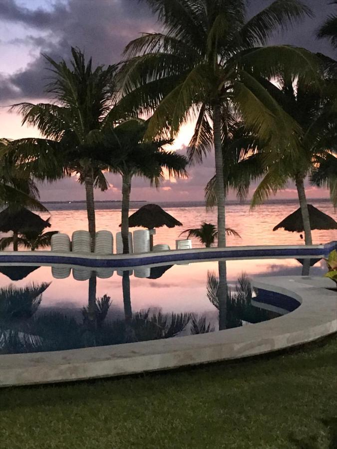 Front Beach Private Room With Shared Bathroom Cancun Ngoại thất bức ảnh