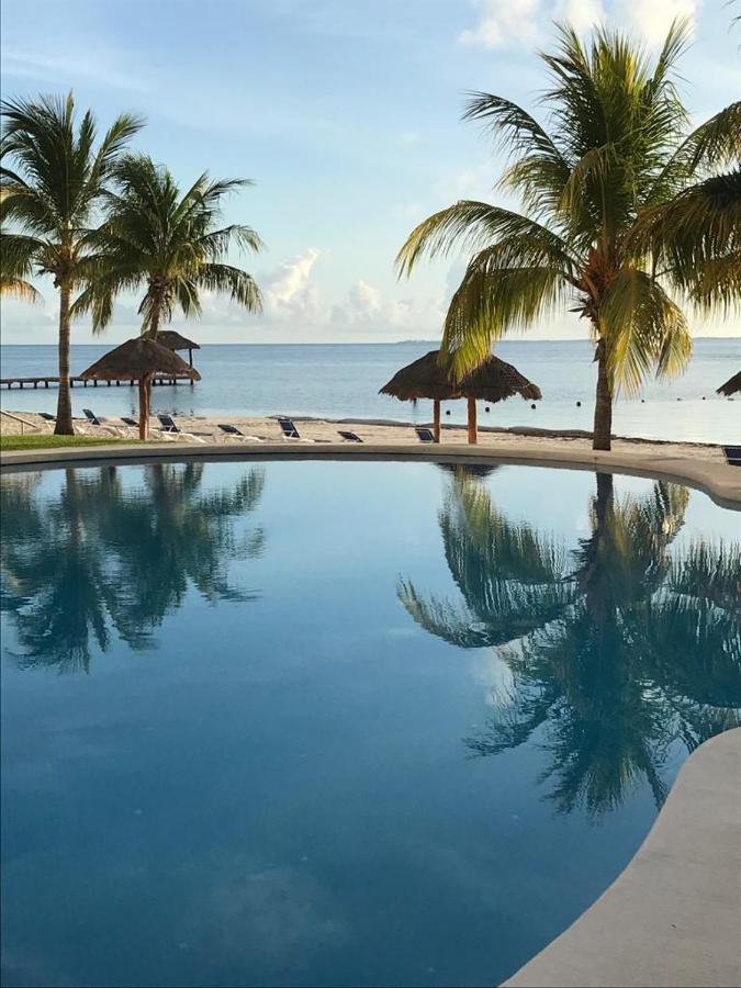 Front Beach Private Room With Shared Bathroom Cancun Ngoại thất bức ảnh