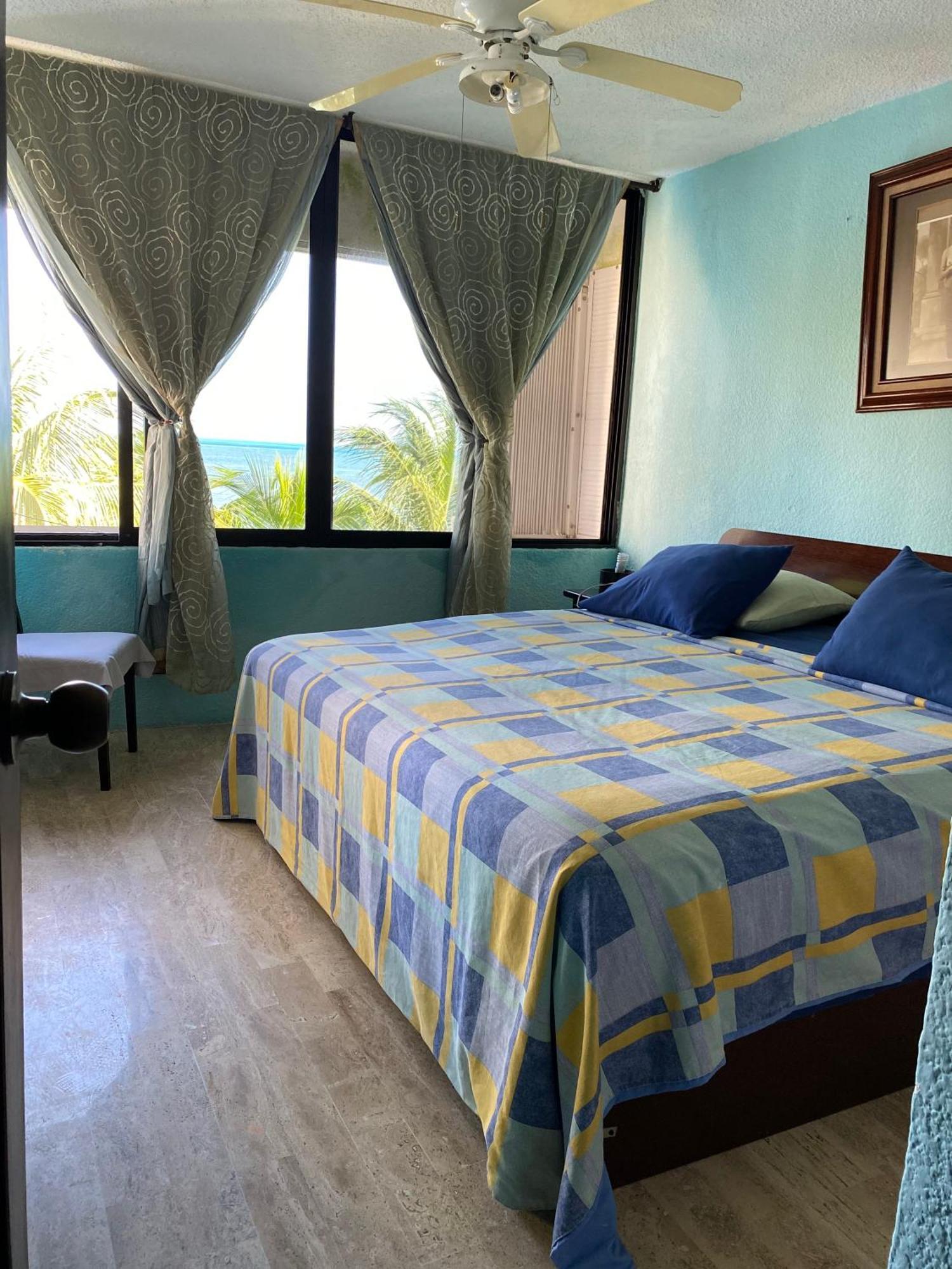 Front Beach Private Room With Shared Bathroom Cancun Ngoại thất bức ảnh
