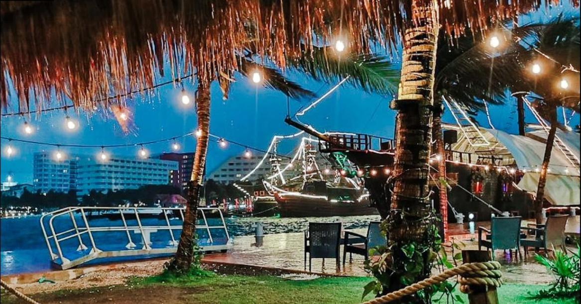 Front Beach Private Room With Shared Bathroom Cancun Ngoại thất bức ảnh