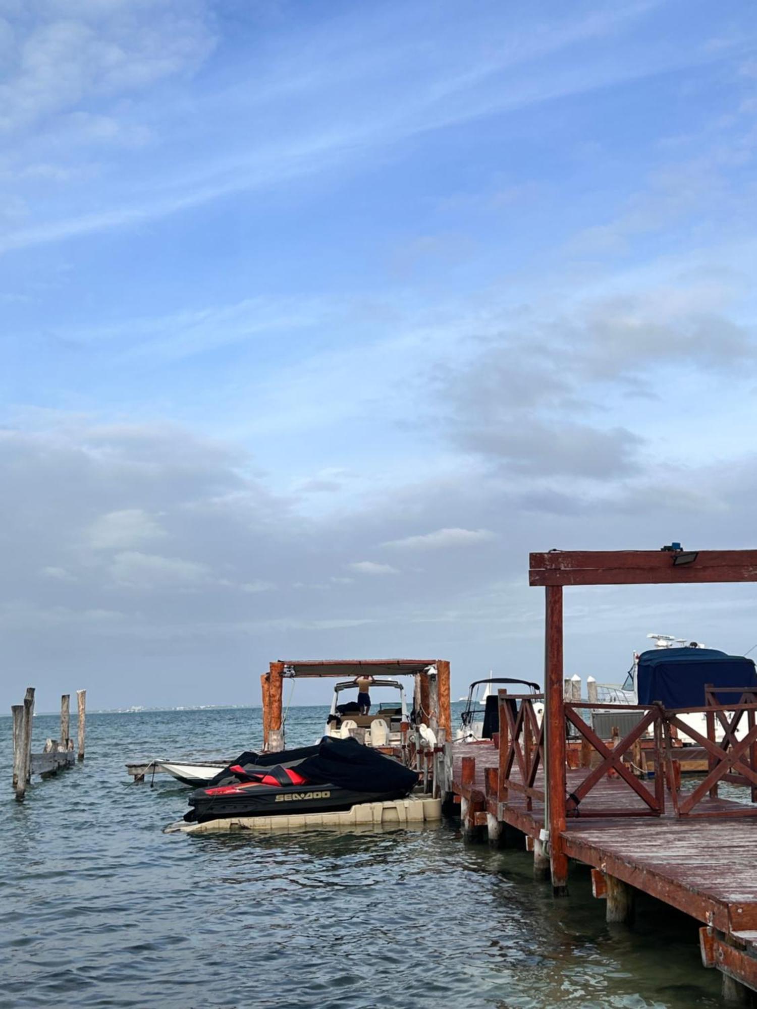 Front Beach Private Room With Shared Bathroom Cancun Ngoại thất bức ảnh