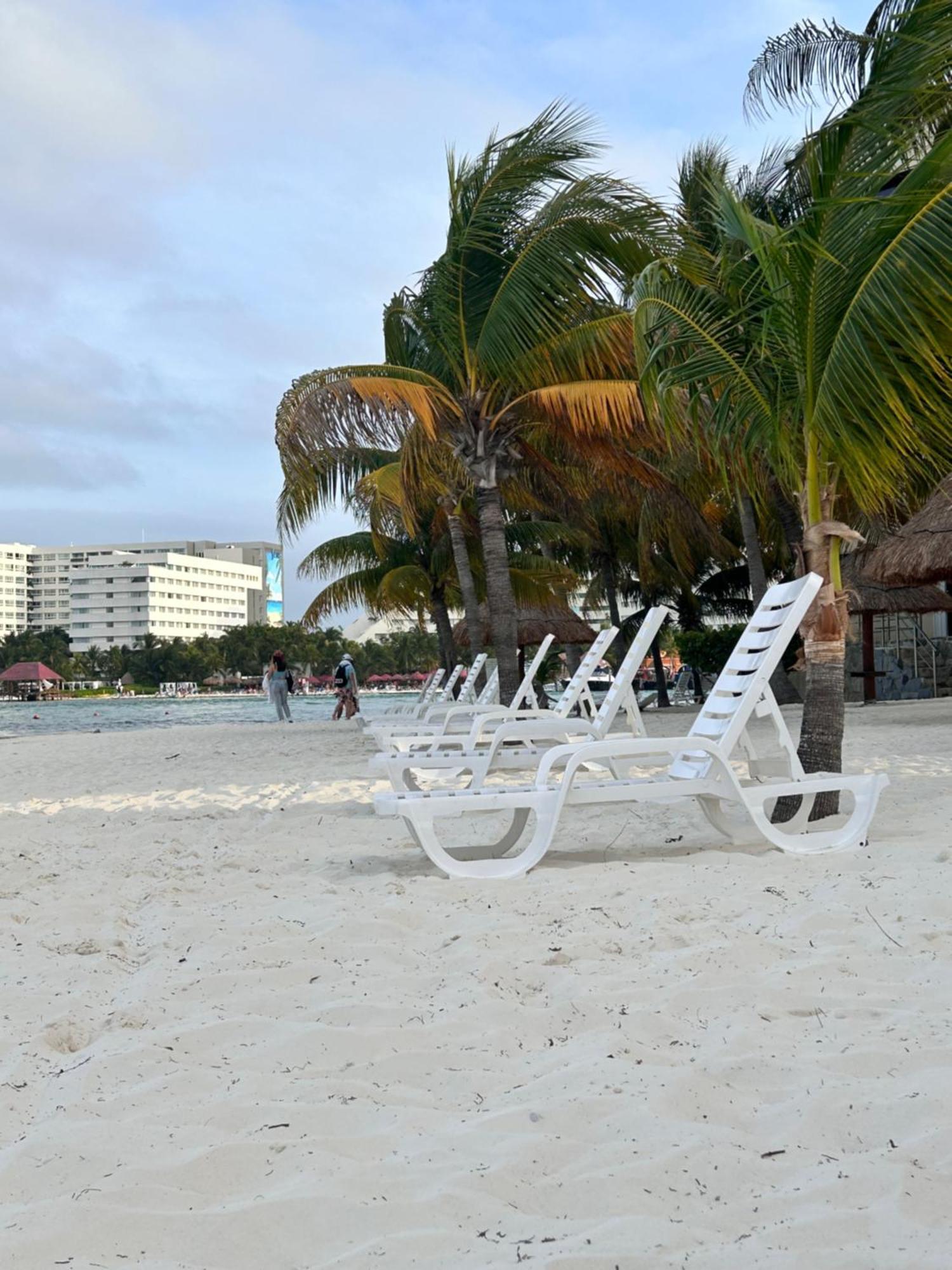 Front Beach Private Room With Shared Bathroom Cancun Ngoại thất bức ảnh