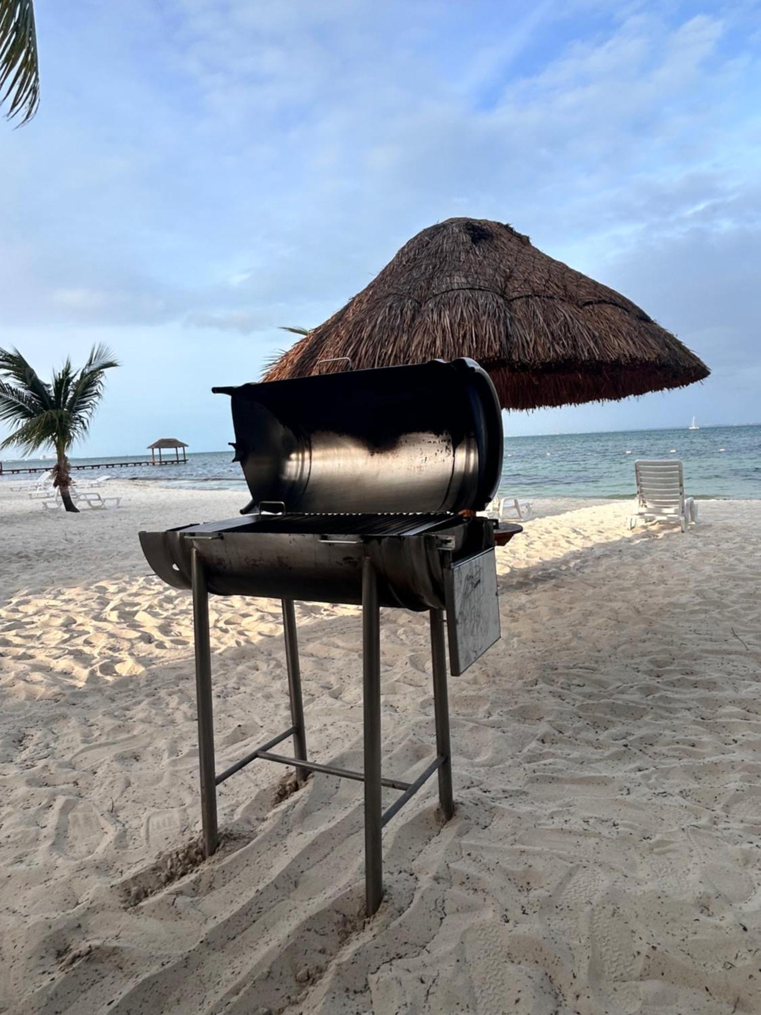 Front Beach Private Room With Shared Bathroom Cancun Ngoại thất bức ảnh