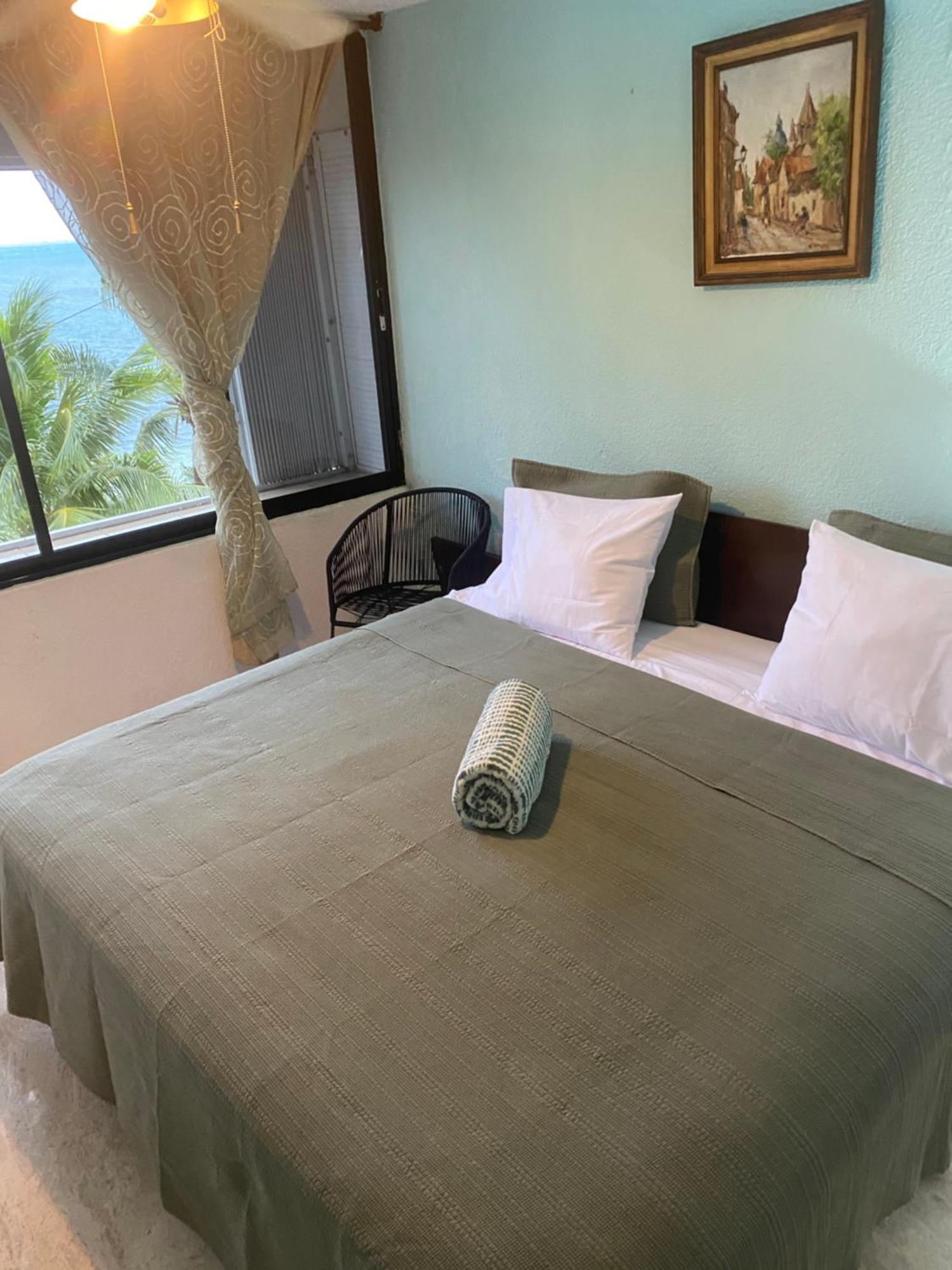 Front Beach Private Room With Shared Bathroom Cancun Ngoại thất bức ảnh