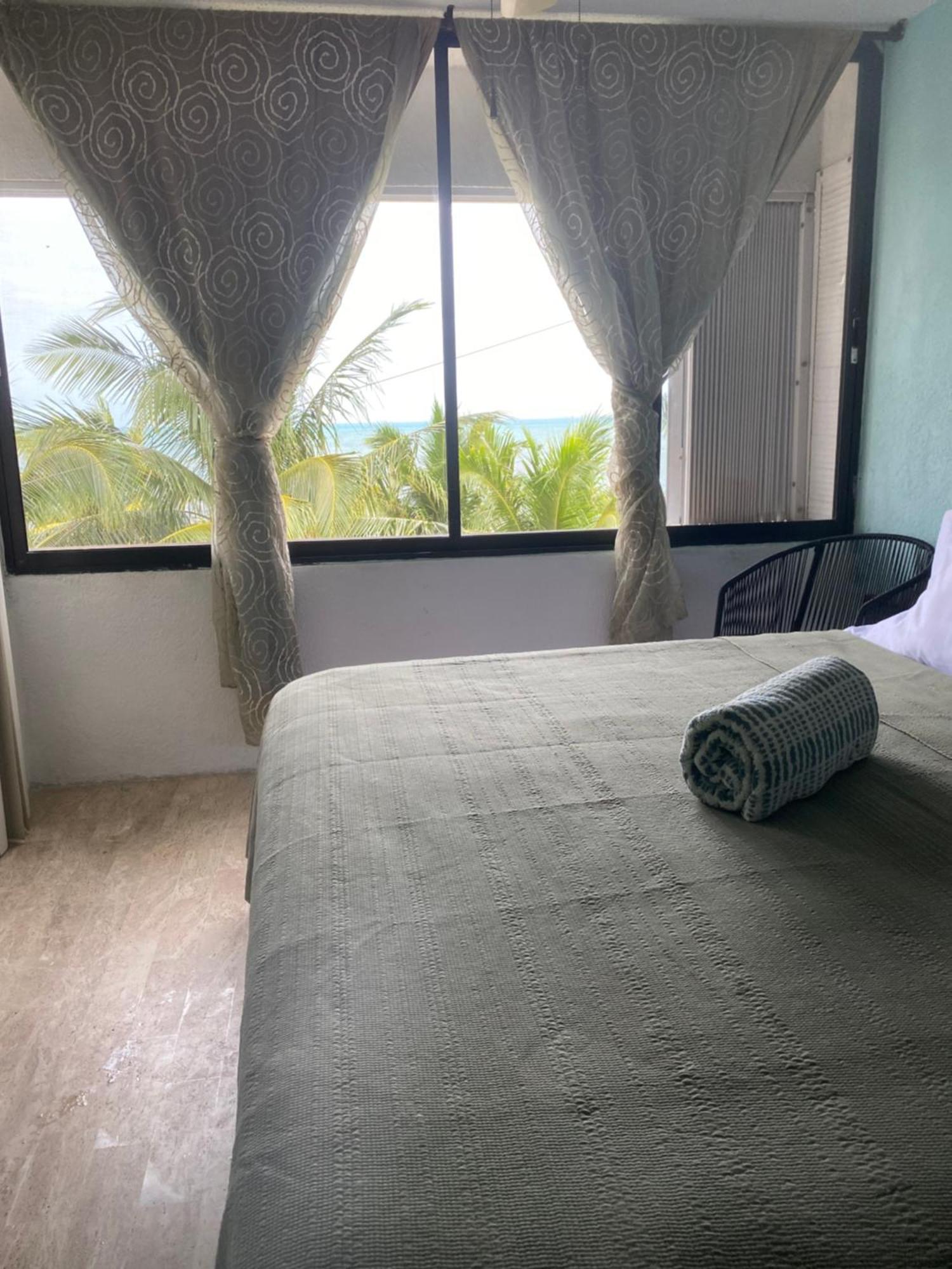 Front Beach Private Room With Shared Bathroom Cancun Ngoại thất bức ảnh