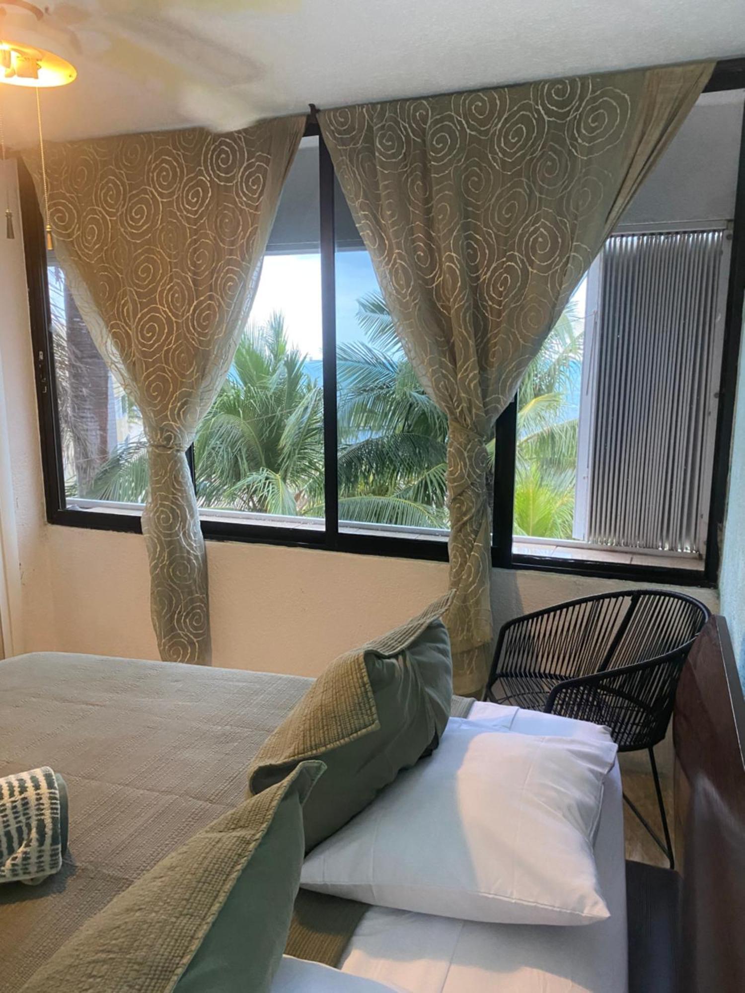 Front Beach Private Room With Shared Bathroom Cancun Ngoại thất bức ảnh