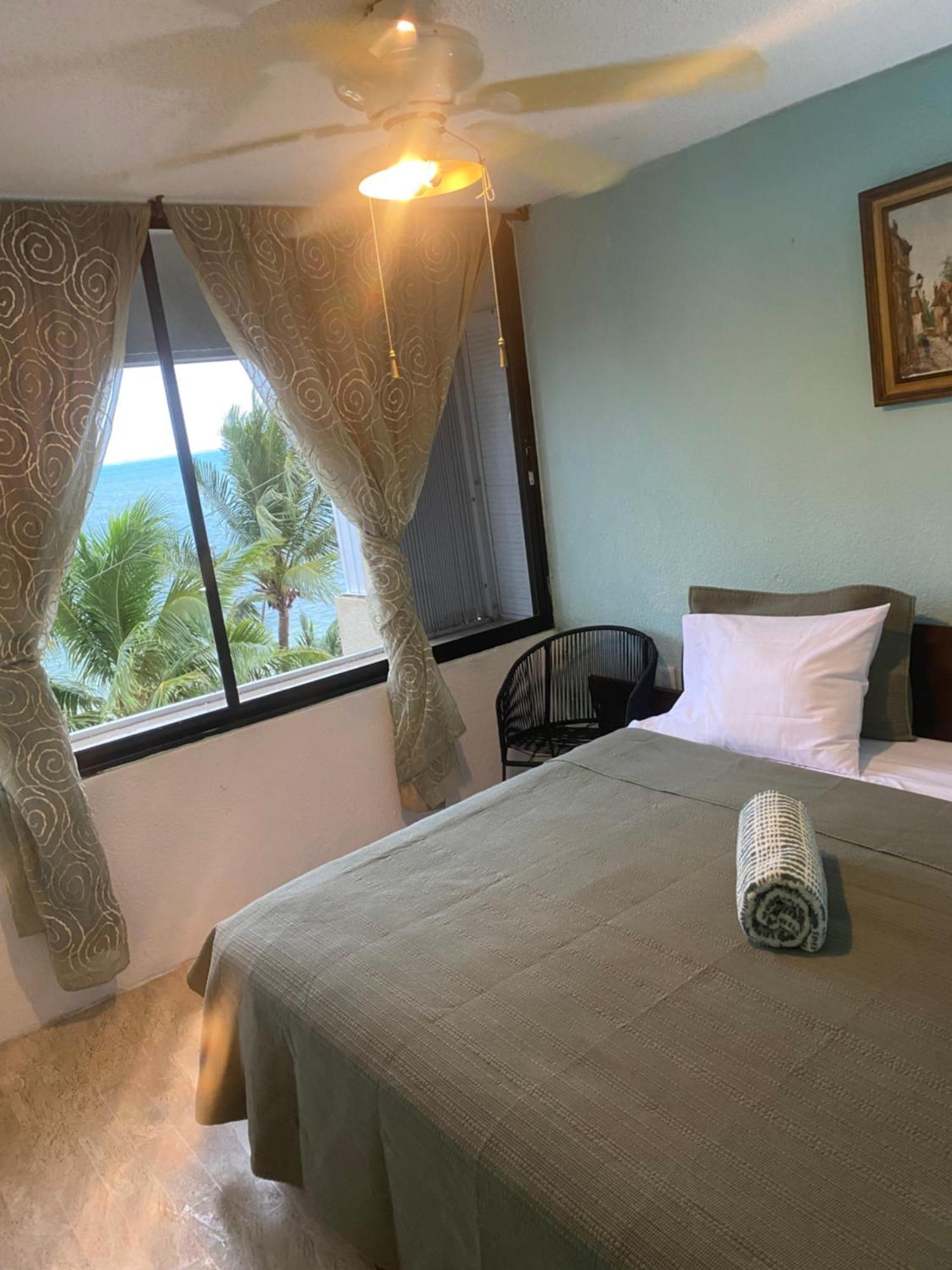Front Beach Private Room With Shared Bathroom Cancun Ngoại thất bức ảnh