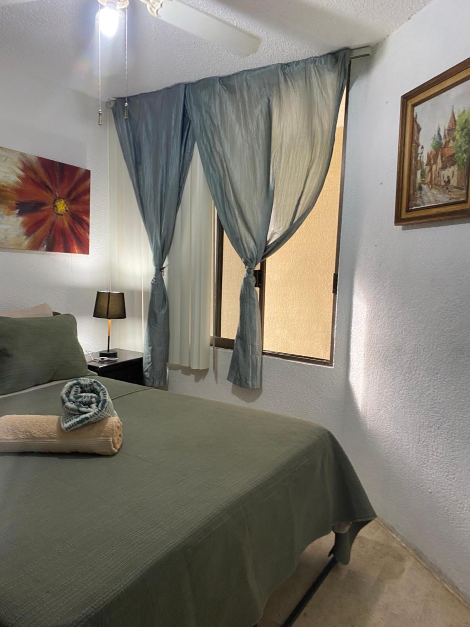 Front Beach Private Room With Shared Bathroom Cancun Ngoại thất bức ảnh
