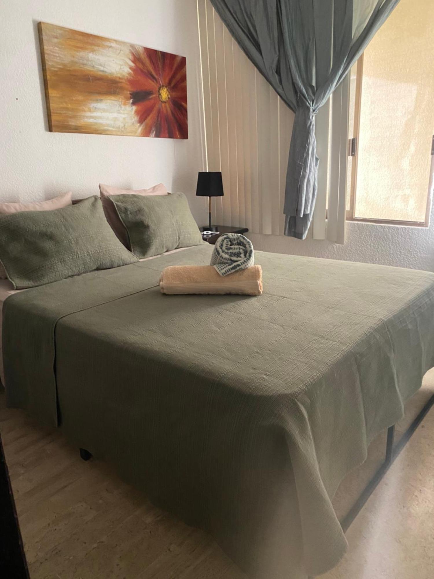 Front Beach Private Room With Shared Bathroom Cancun Ngoại thất bức ảnh